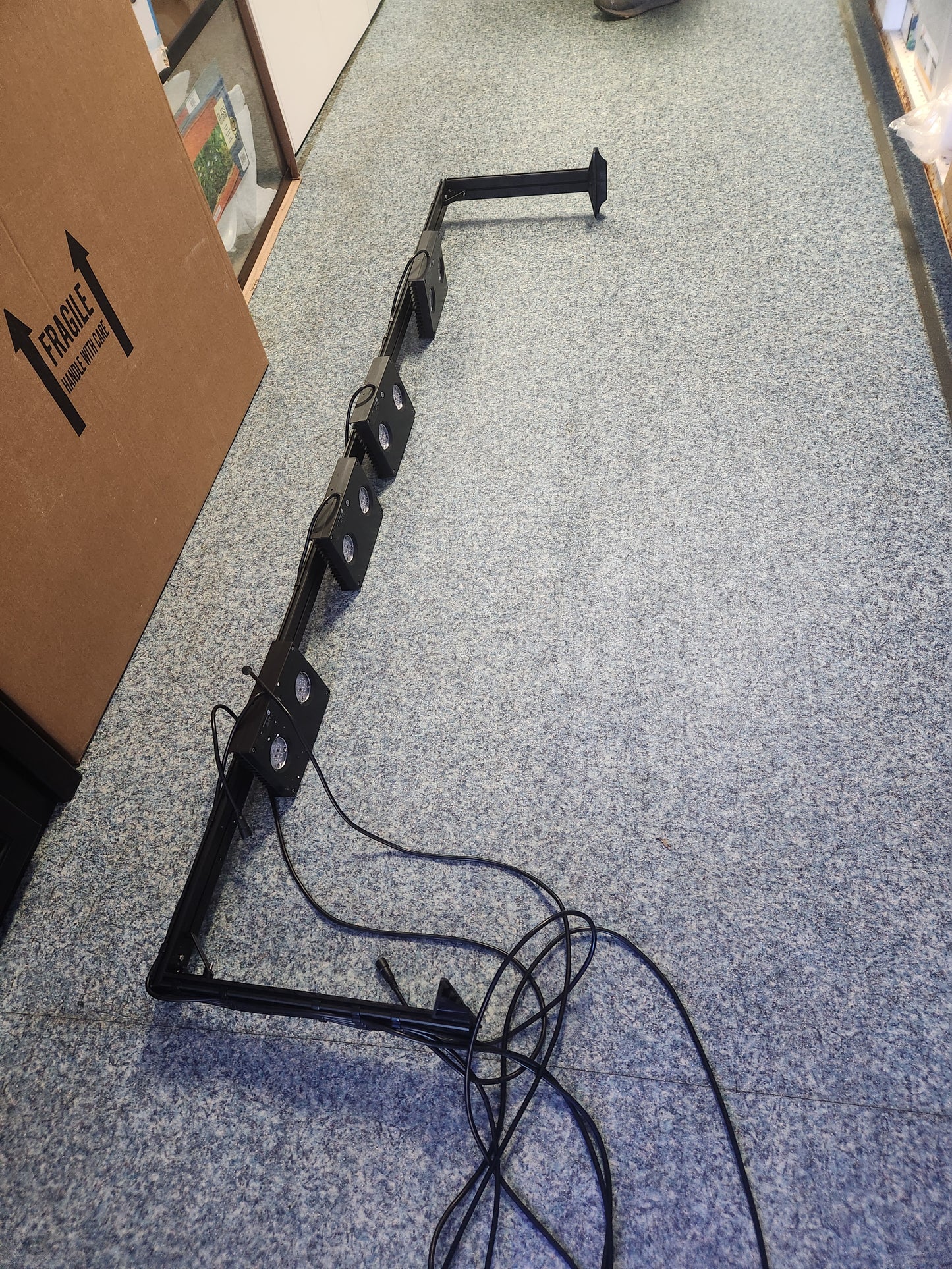 Used 6' AI Light Rail w/ 4 Hydra 32 LED Lights